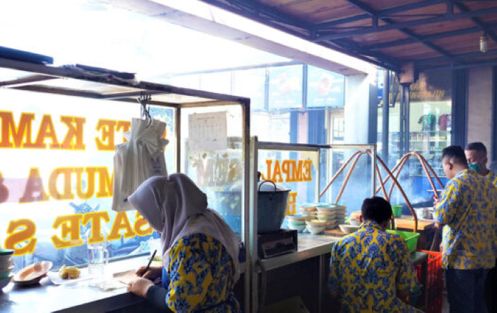 Tempat Makan empal gentong. (Empal Gentong Haji Apud)