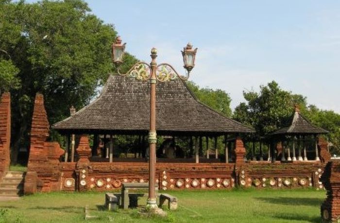 Objek wisata sejarah Keraton Kasepuhan Cirebon. (kebudayaan.kemdikbud.go.id)