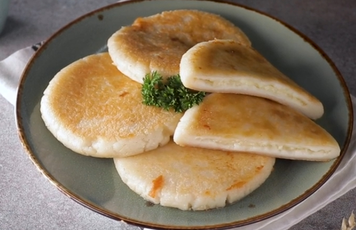 Cheese hotteok yang memanjakan lidah. (endeus.tv)