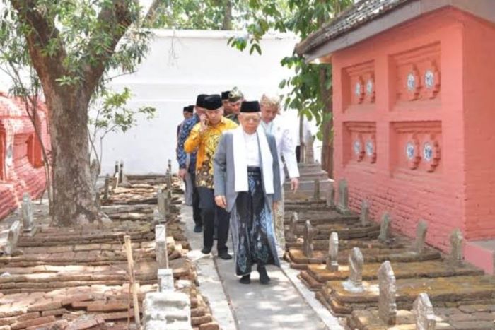 Wakil presiden RI saat mengunjungi makan Sunan Gunung Jati. (Web Wakil Presiden RI)