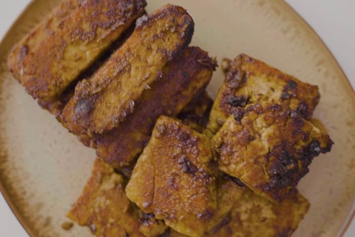 Tempe tahu bacem. (Tangkap Layar Youtube Willgoz Kitchen)