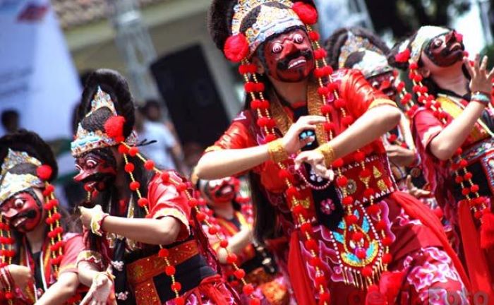 Tari Topeng, salah satu kesenian khas Cirebon (dprd.cirebonkab.go.id)