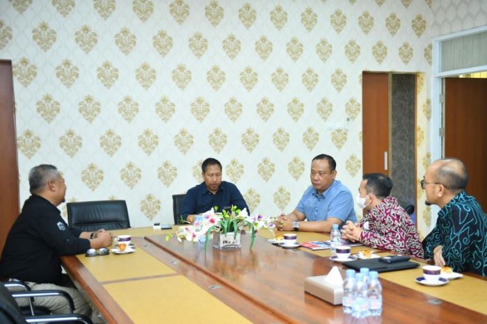 Pemkab Indramayu gelar pertemuan dengan BPJS Kesehatan Cabang Cirebon di Indramayu. (Pemkab Indramayu/Antara)