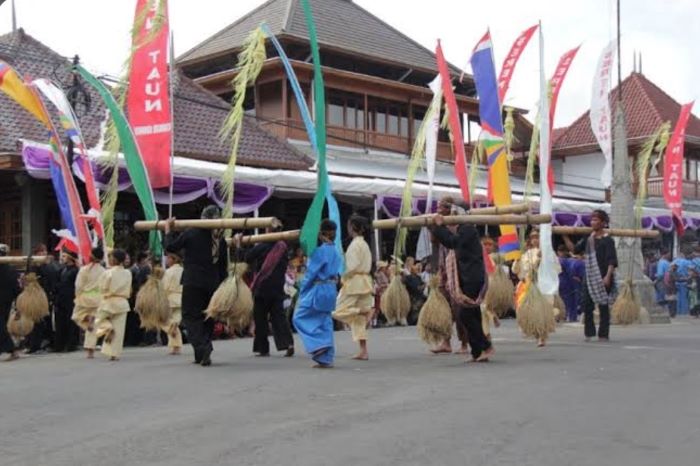 Upacara Seren Taun. (Web Kebudayaan Kemdikbud)