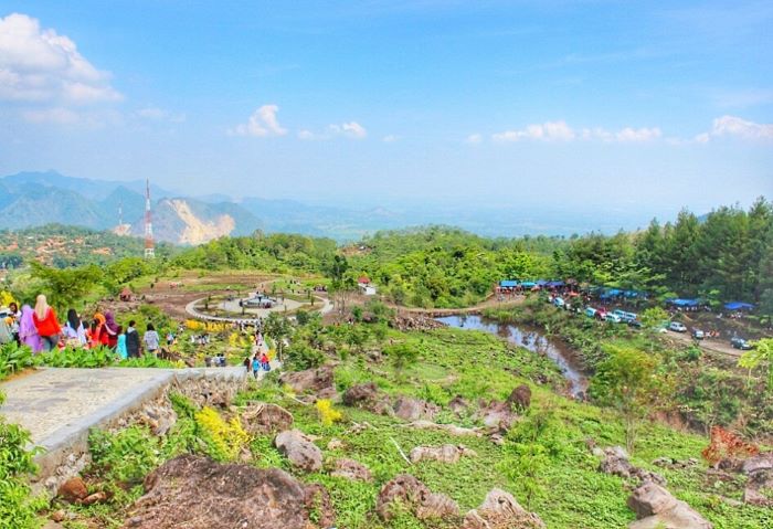 Keindahan Kebun Raya Kuningan. (geotourism.guide)