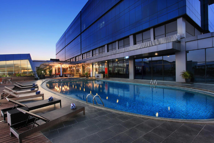 Kolam Renang di Swiss-Belhotel Cirebon. (www.agoda.com)