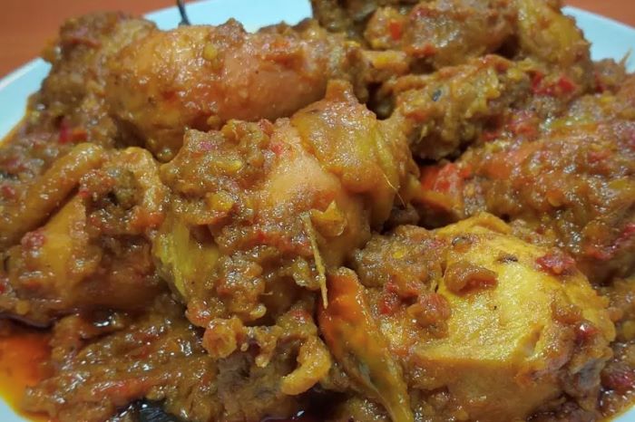 Pedesan ayam khas indramayu. (Tangkap Layar Youtube Dapur Tomat Ceri)