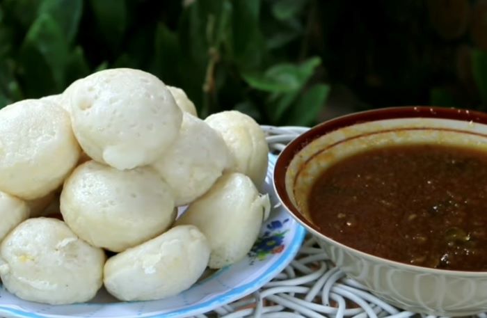 Kue Cimplo khas Indramayu. (Tangkap Layar Youtube Indramayu Channel)