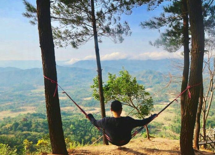 Bukit Panembongan Kuningan. (phinemo.com)