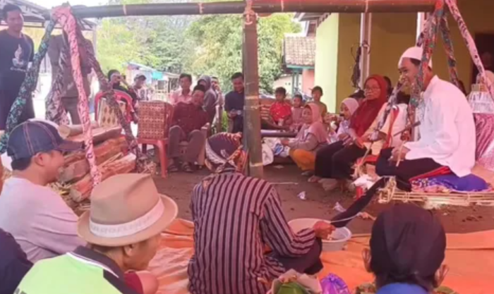Tradisi Bobotan dari Indramayu. (youtube.com/Abdul Rochman)