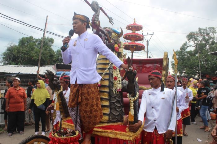 Tradisi Sedekah Bumi. (indramayukab.go.id)