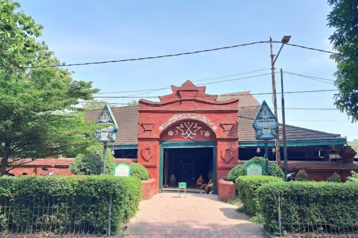 Masjid Agung Sang Cipta Rasa. (Google Photo/Chr1s_)