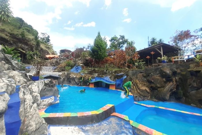 Taman Batu Hanjuang, Kuningan. (Google Photo/Sutrisno Saja)