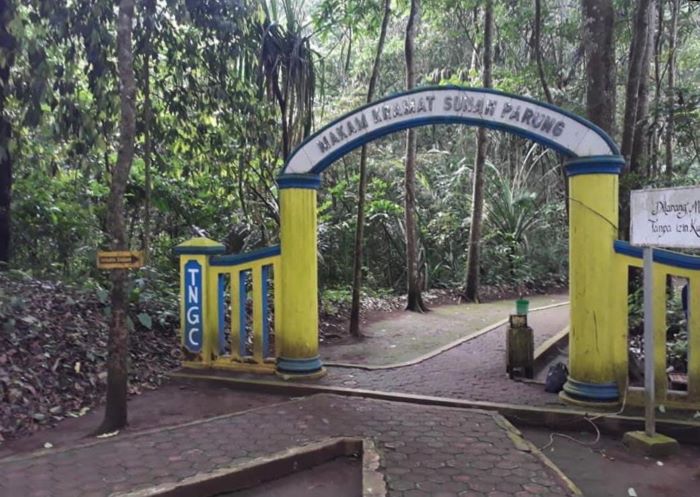 Makam Sunan Parung di Situ Sangiang, Majalengka. (facebook.com/Haenuri Yudistirawinata)