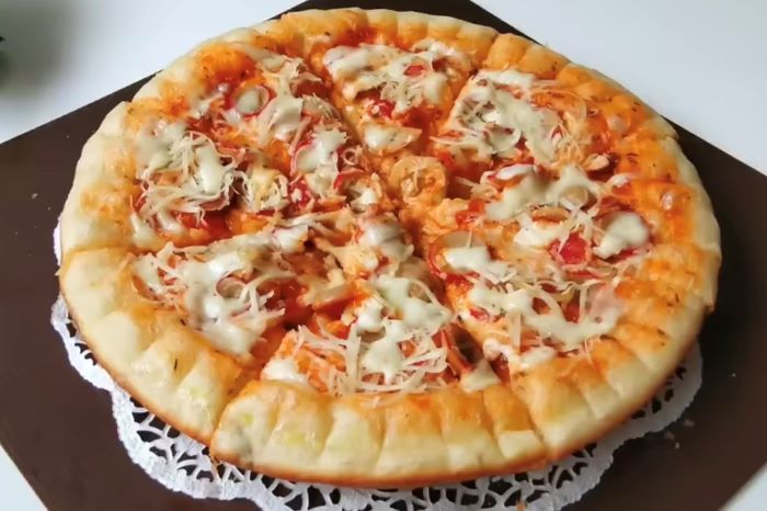 Pizza teflon praktis dan lezat. (Tangkap layar Youtube PAP COOK)