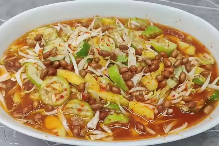 Rujak cuka. (Tangkap layar youtube CR COOK)