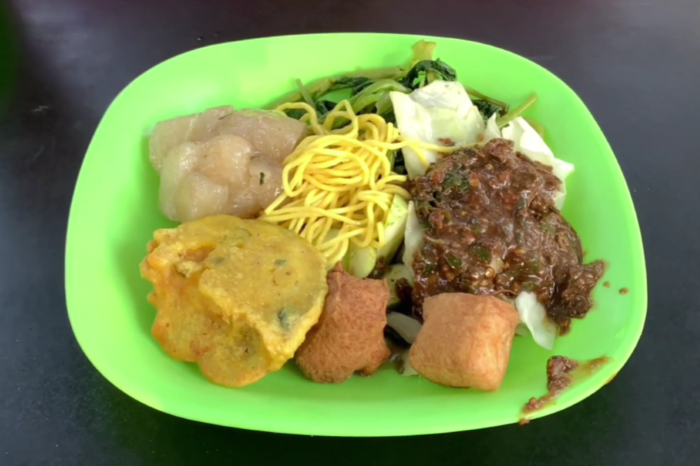 Hidangan Rujak Gamel khas Cirebon. (tangkapan layar akun Youtube Mamas Kay)