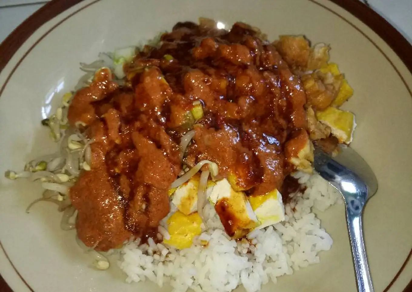 Nasi Lengko Khas Indramayu. (cookpad.com/wahyu indra purwati/weipe1911)