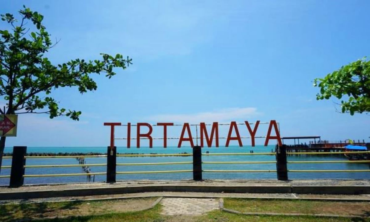 Wisata Pantai Tirtamaya di Indramayu. (diskominfo.indramayukab.go.id)