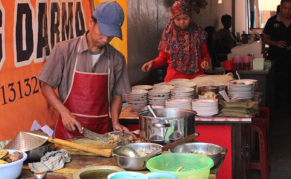 Salah satu tempat makan empal gentong legendaris di Cirebon. (cirebonkota.go.id)
