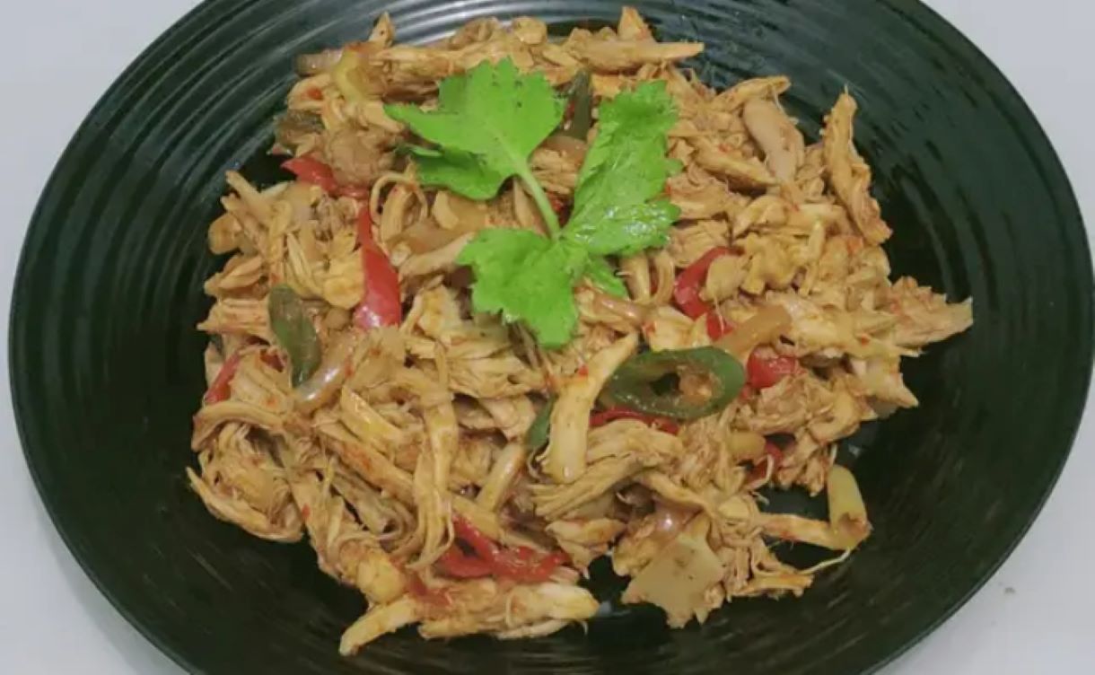 Ayam suwir asam pedas yang praktis. (Cookpad)