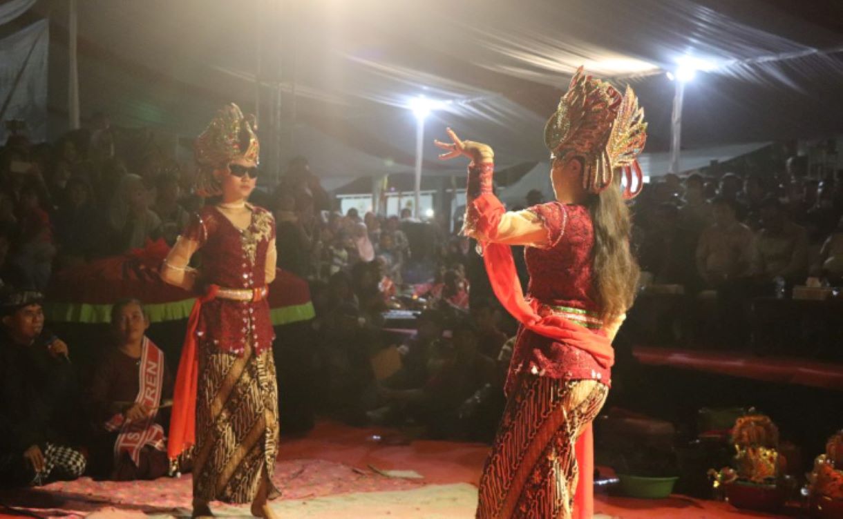 Tari sintren Cirebon. (cilacapkab.go.id)