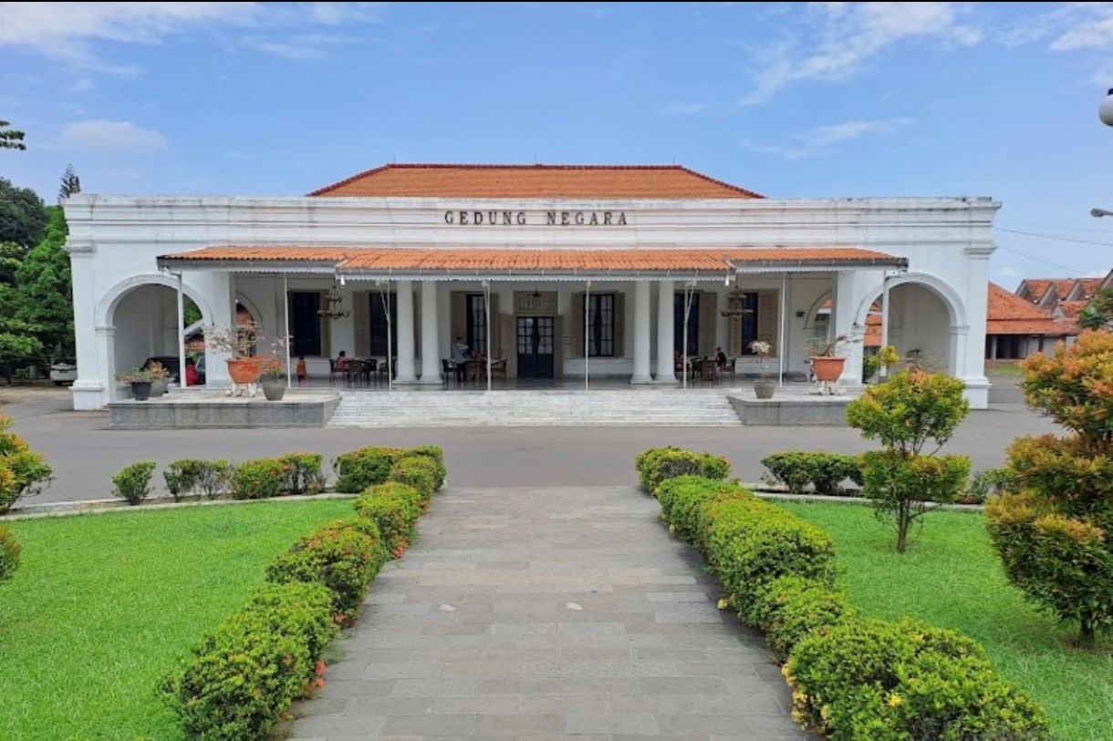 Gedung Negata Karesidenan, Cirebon (Google Photo/Muhammad Iqbal Nurfurqon)