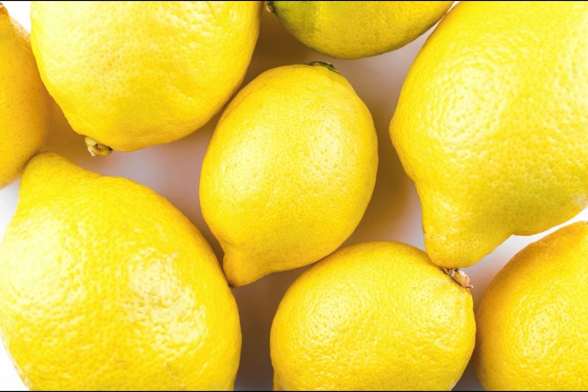 Ilustrasi jeruk lemon yang bermanfaat untuk kesehatan. (pexels)