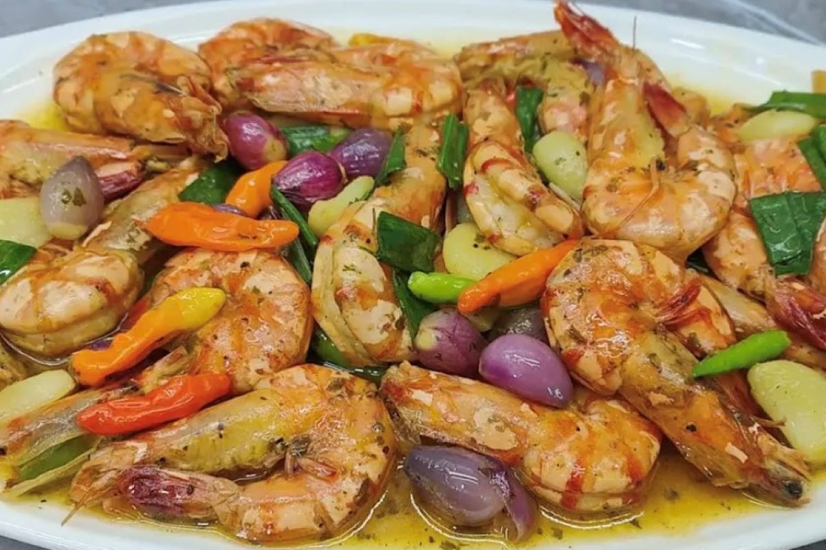 Udang Garlic Butter Caramelized. (tangkap layar youtube CR COOK)