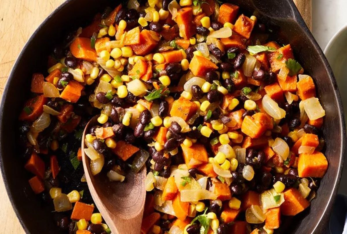 Ubi jagung kacang hitam. (EatingWell)