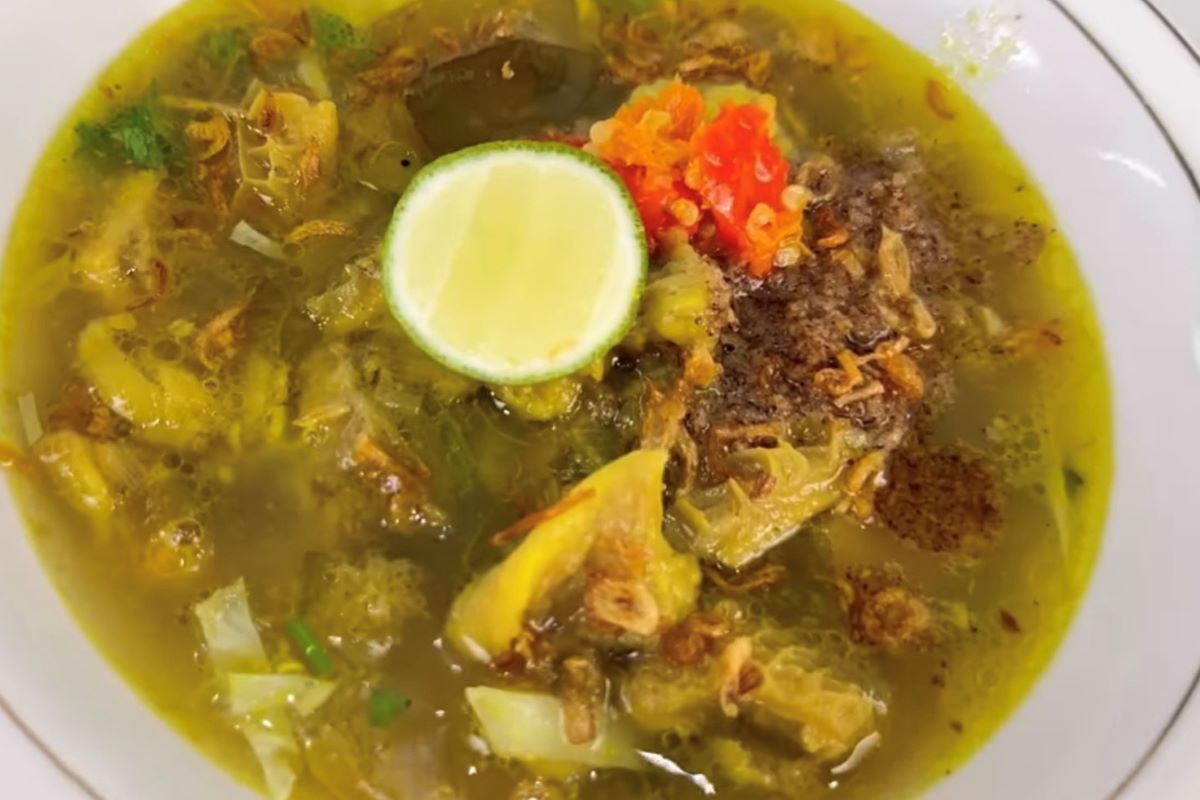 Soto babat mix daging ala Madura. (tangkap layar youtube Ika Mardatillah)