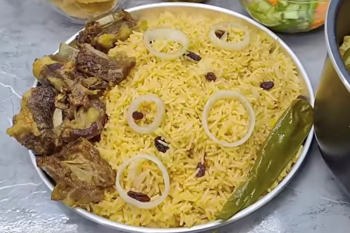 Nasi kebuli rice cooker. (tangkap layar youtube CR Cook)