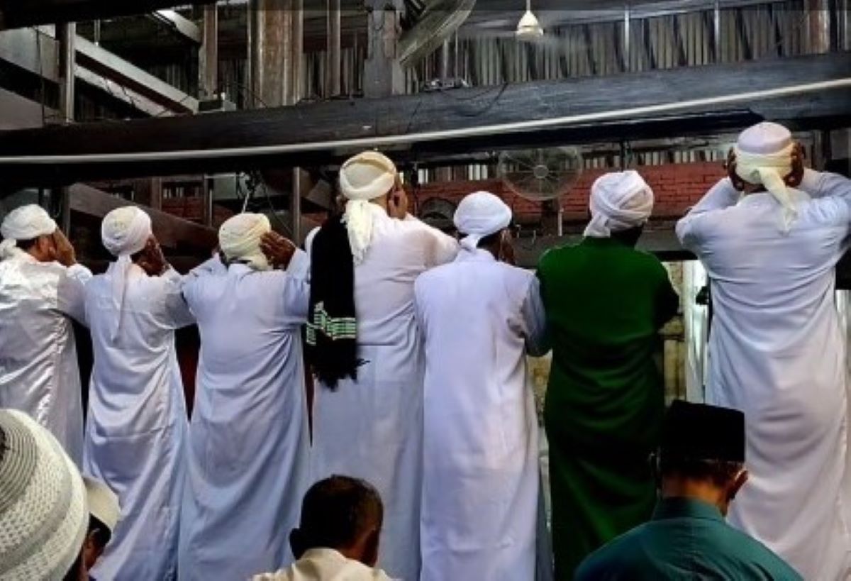 Ilustrasi Adzan Pitu di Masjid Agung Sang Cipta Rasa. (Tangkapan layar YouTube raden dani kusumawardhani)