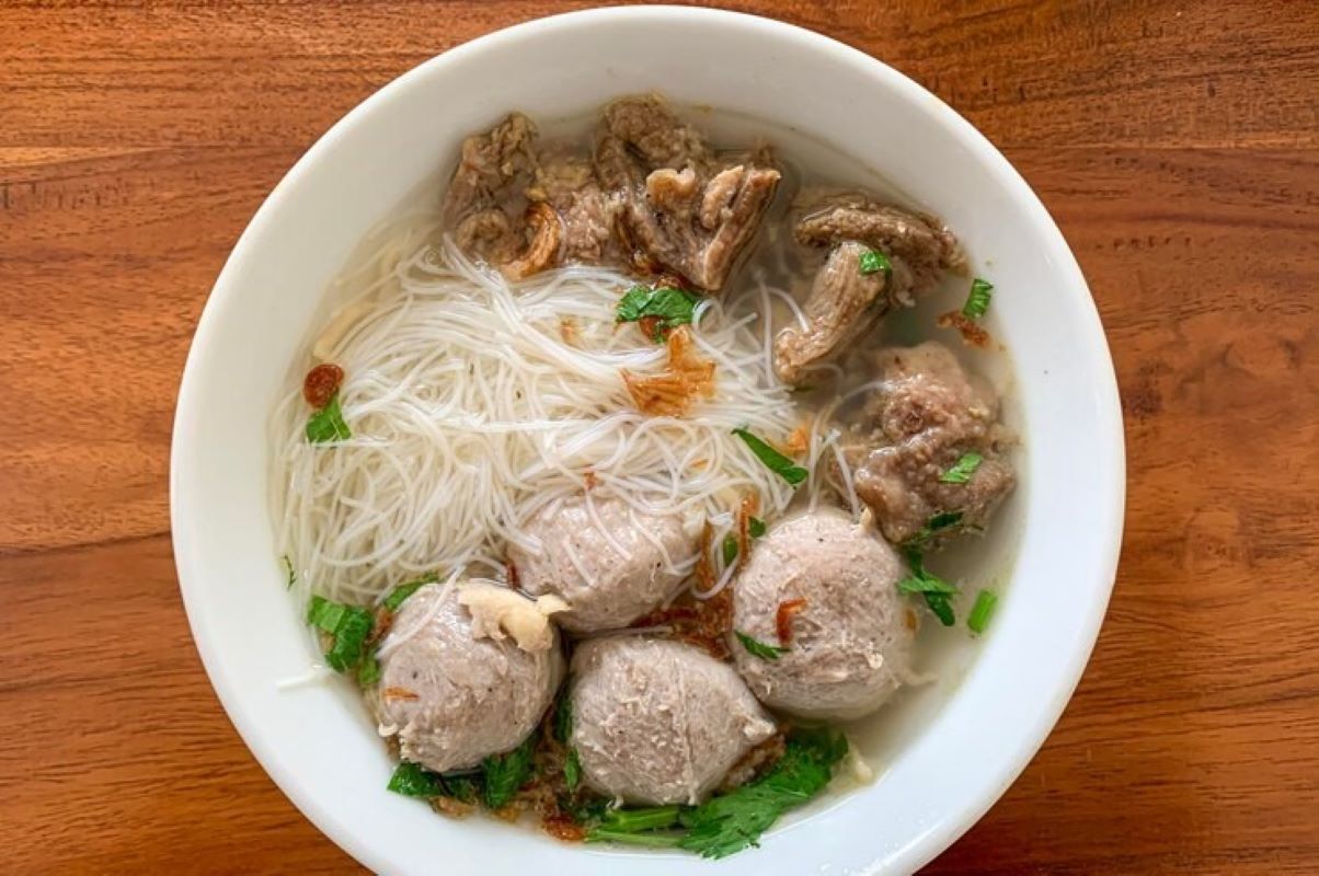 Ilustrasi bakso. (Freepik /Jakasuryanta)