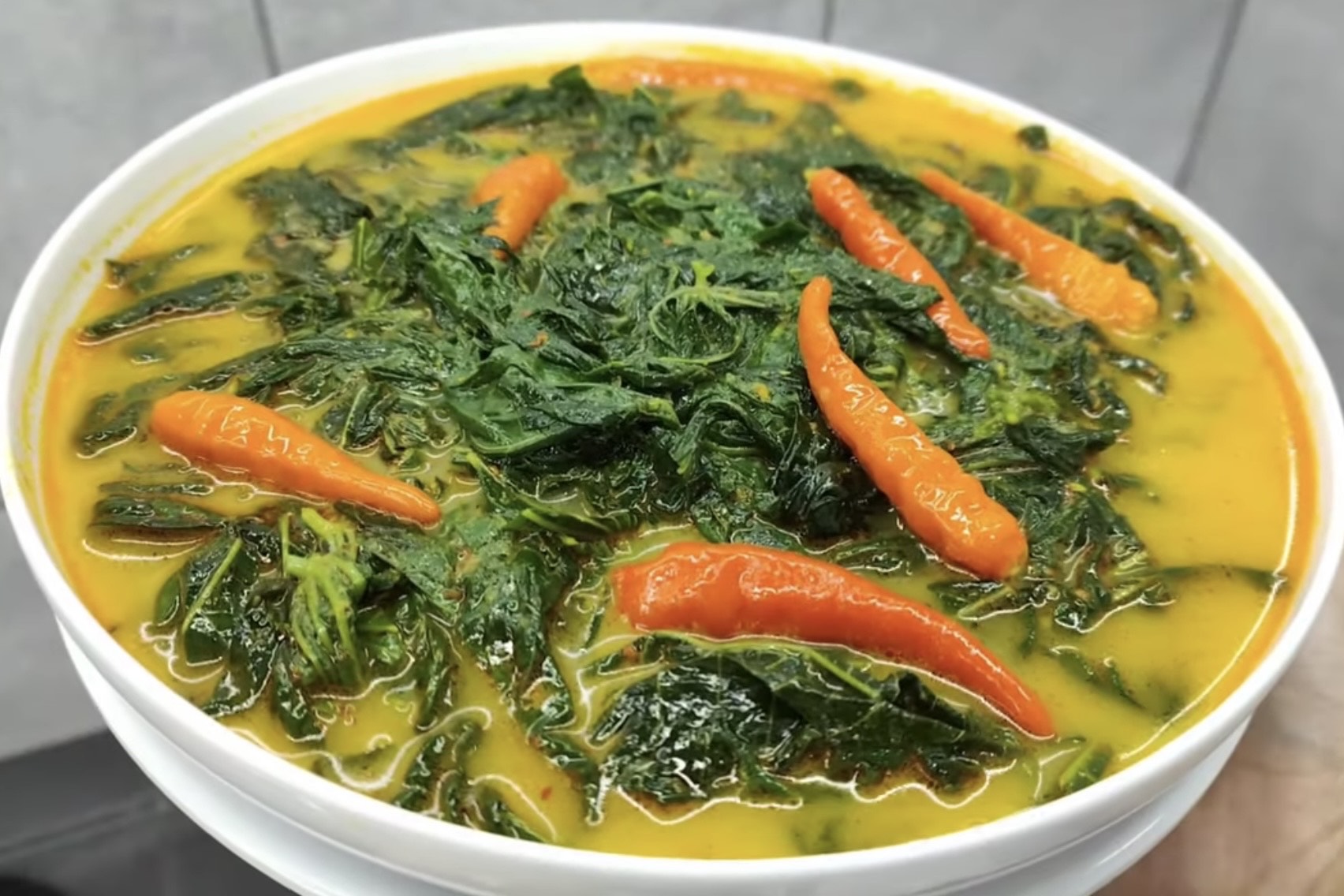 Gulai daun singkong enak dan lezat untuk sajian keluarga