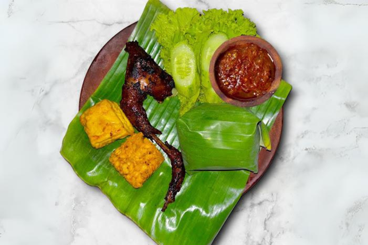 Ilustrasi Nasi Timbel di Majalengka