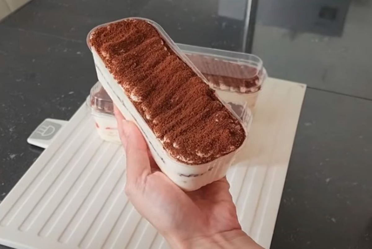 Lezatnya dessert box Cheesekuit. (Tangkap layar YouTube/Cooking With Hel)