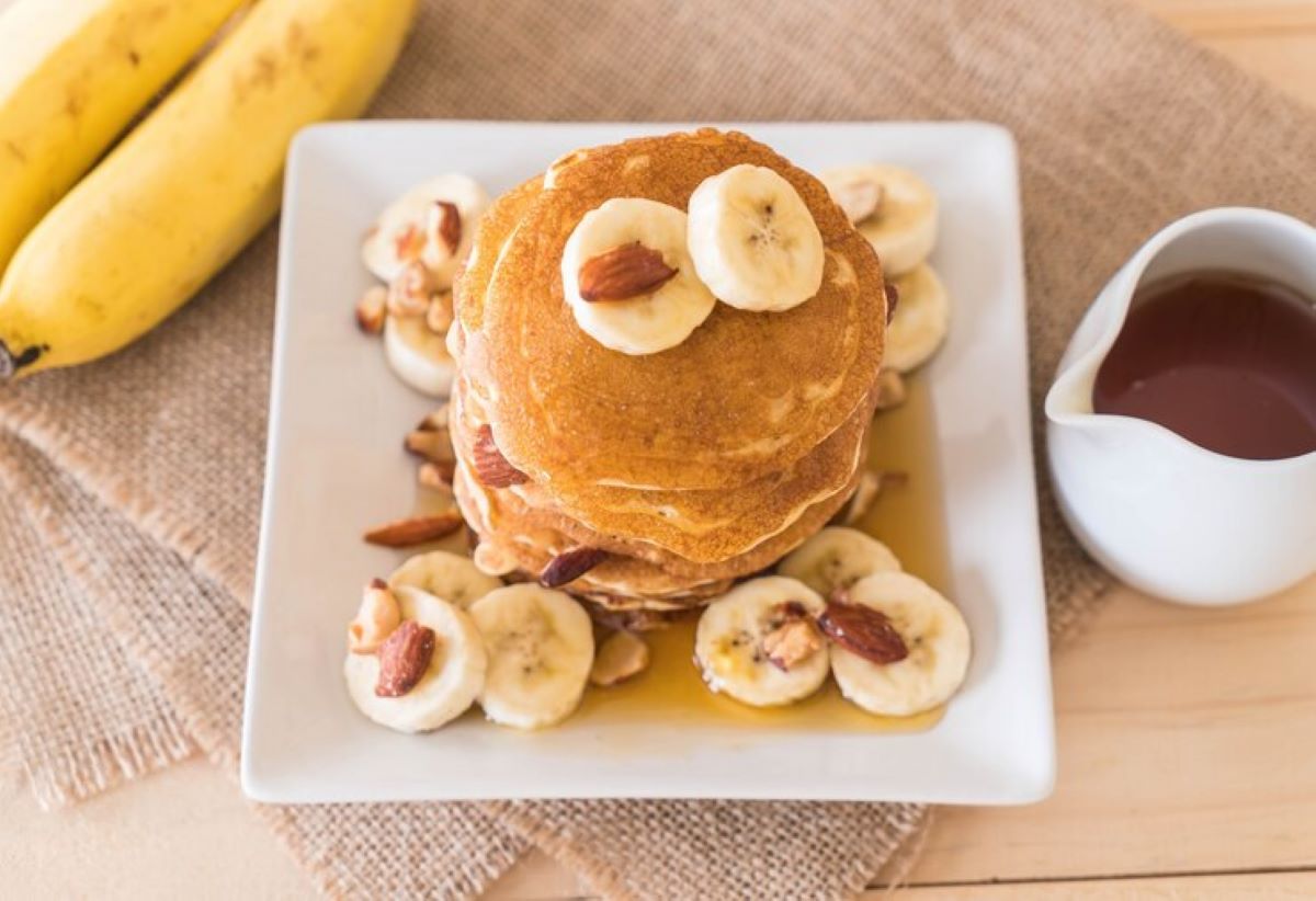 Ilustrasi pancake pisang oatmeal. (Freepik/topntp26)