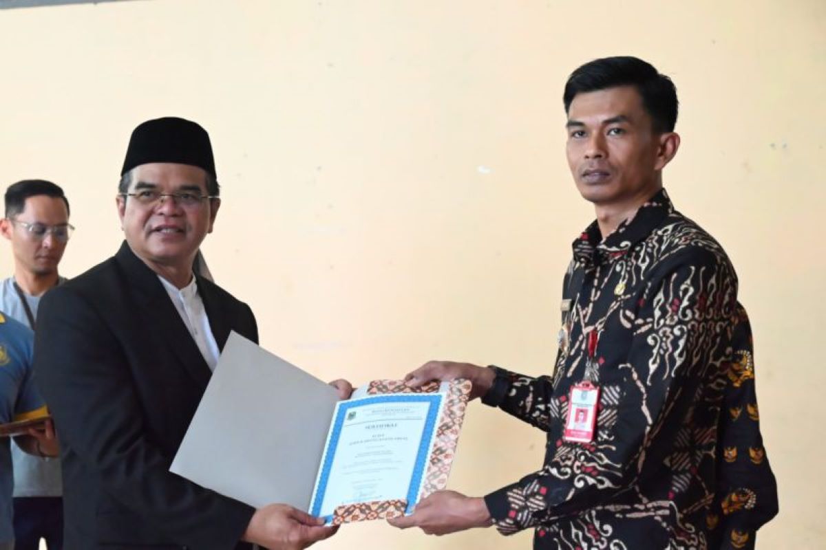 Pj Bupati Kuningan Agus Toyib menghadiri deklarasi desa ODF di Kuningan. (Pemkab Kuningan/Antara)