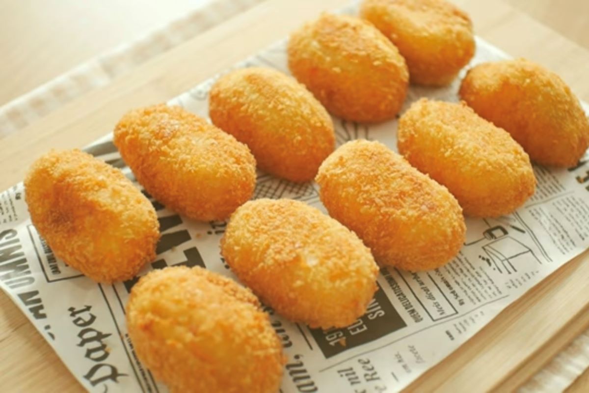 Kroket kentang isi ragout ayam wortel ala dapurumi yang garing, renyah, dan lumer di mulut. (tangkap layar youtube Dapurumi)
