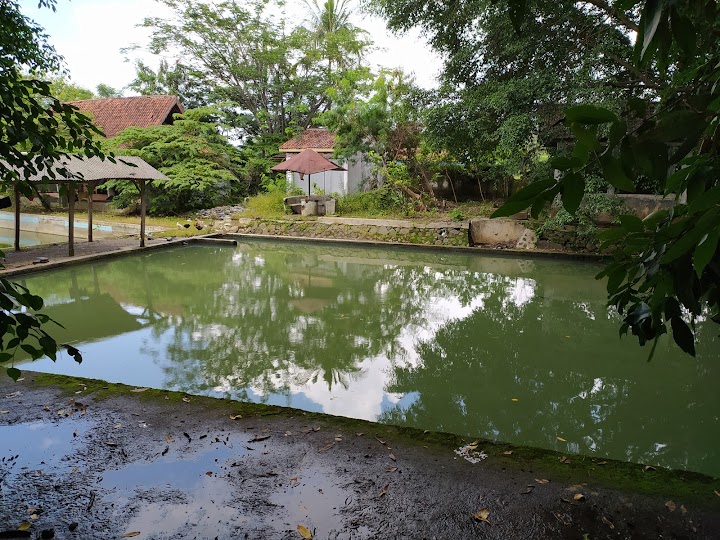 Kolam Renang Sang Raja yang saat ini telah terbengkalai