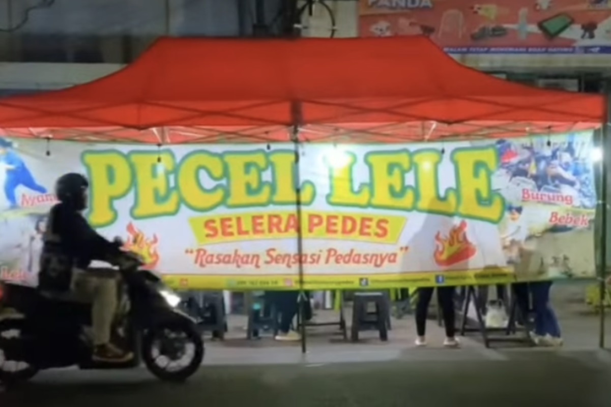Warung Pecel Lele Selera Pedes di Cirebon. (tangkapan layar akun Instagram @pecelleleselerapedes)