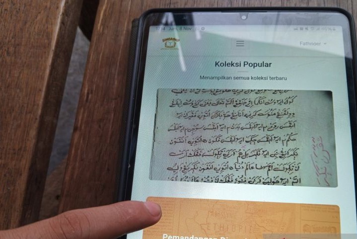 Situs milik Dispusip menampilkan koleksi naskah kuno di Kota Cirebon. (Fathnur Rohman/Antara)