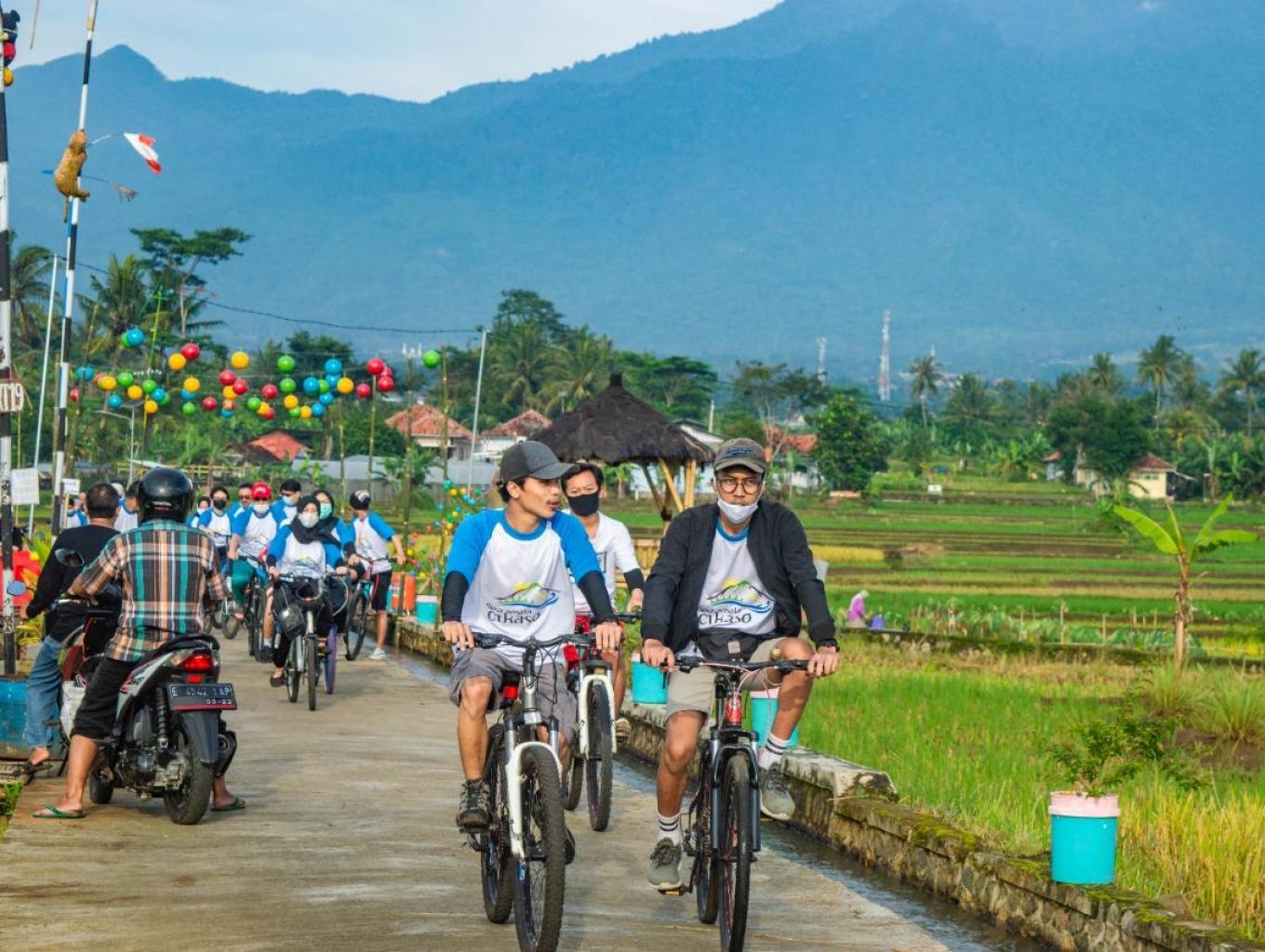Menikmati segarnya Desa Wisata Cikaso