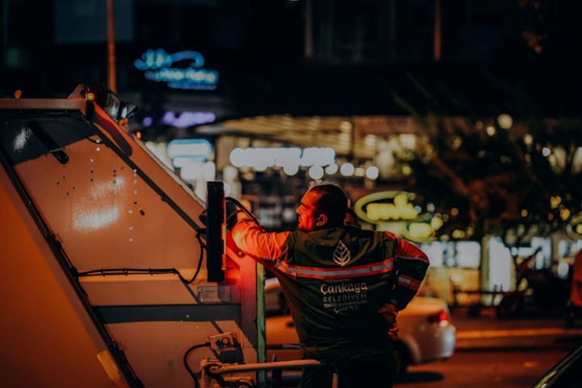 Ilustrasi bekerja di malam hari. (pexels/Fatih G&uuml;ney)
