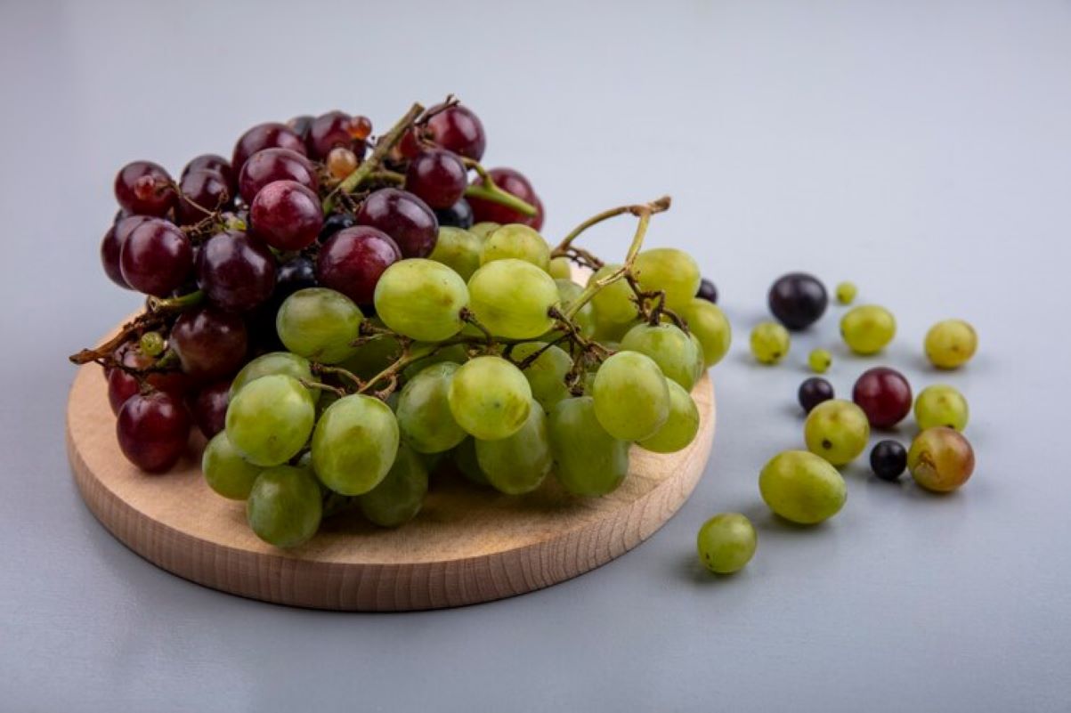 Ilustrasi buah anggur. (Freepik/stockking)