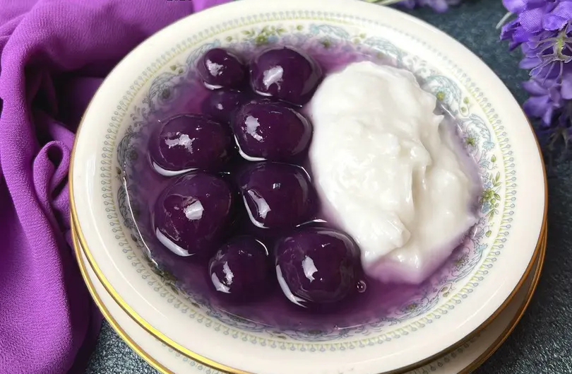 Candil ubi ungu dengan bubur sumsum