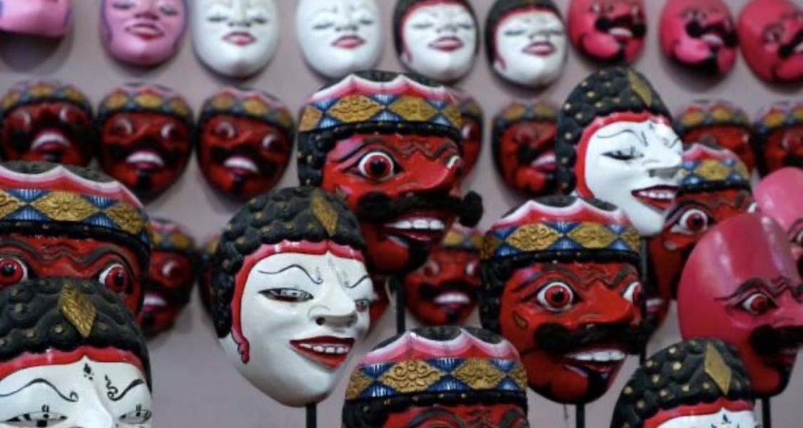 Ilustrasi ragam topeng khas Cirebon