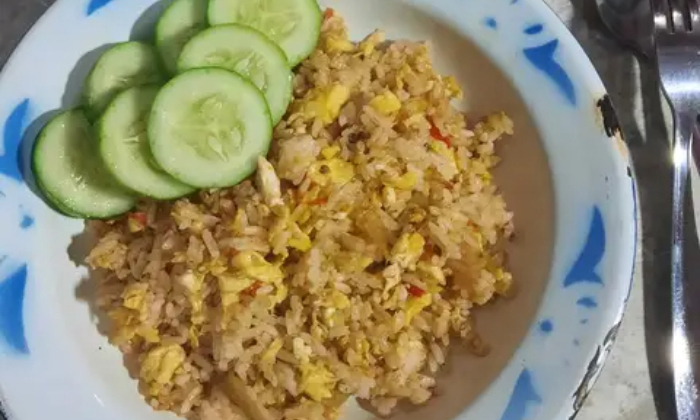Nasi goreng terasi dan Teri yang menggoda selera makan