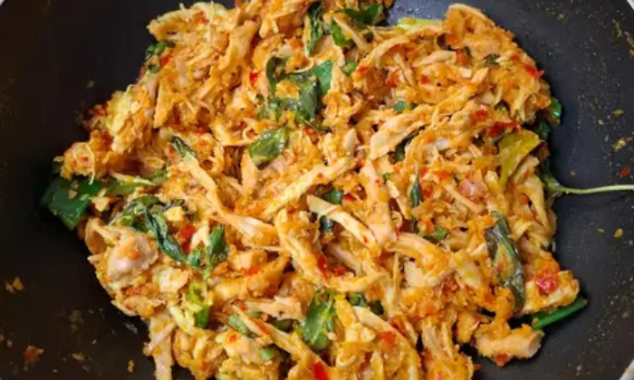 Ayam suwir kemangi yang cocok untuk menu sehari-hari